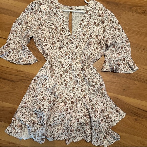 Chic Floral Midi Dress in Cream and Brown - Picture 2 of 5